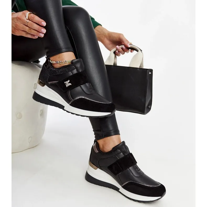 Black wedge sneakers with Libuse Velcro fastening