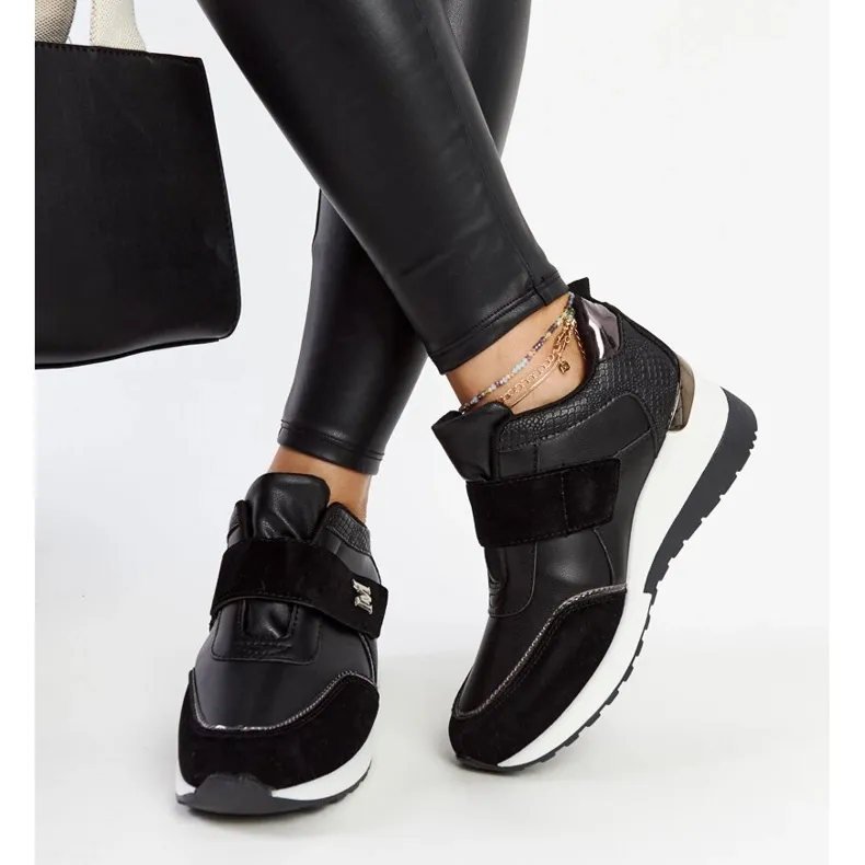 Black wedge sneakers with Libuse Velcro fastening