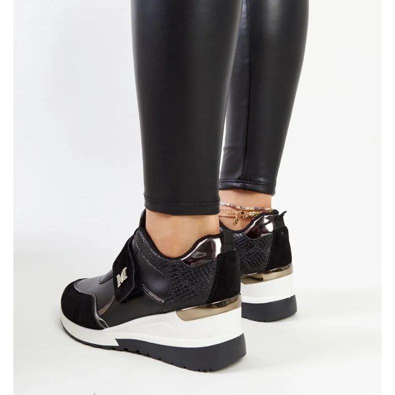 Black wedge sneakers with Libuse Velcro fastening